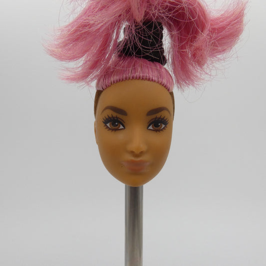 Barbie Fashionistas 095 Doll Head Goddess Face Pink Hair Brown Tan 2018 FJF55