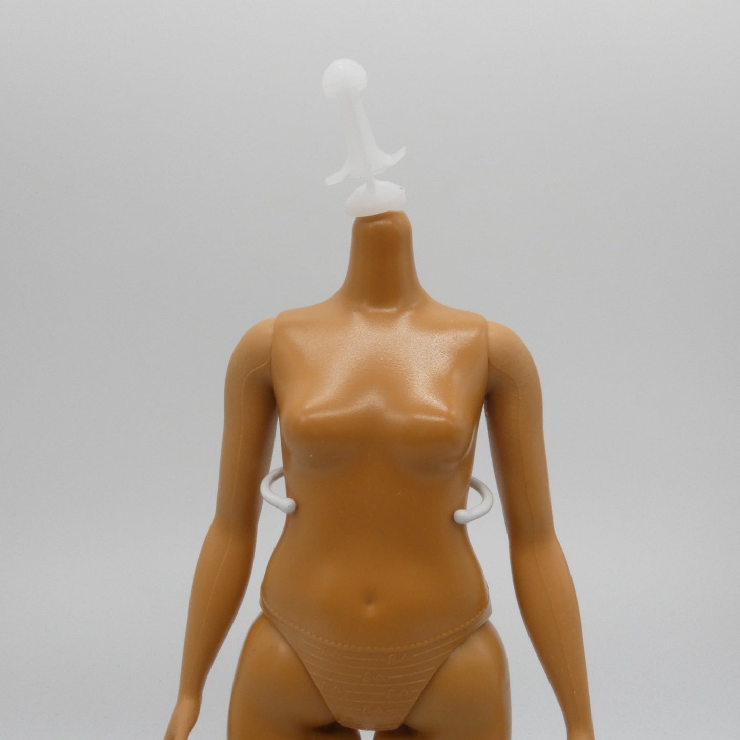 Barbie Fashionistas 095 Doll Curvy Body Brown Tan Skin Heel Feet 2018 FJF55