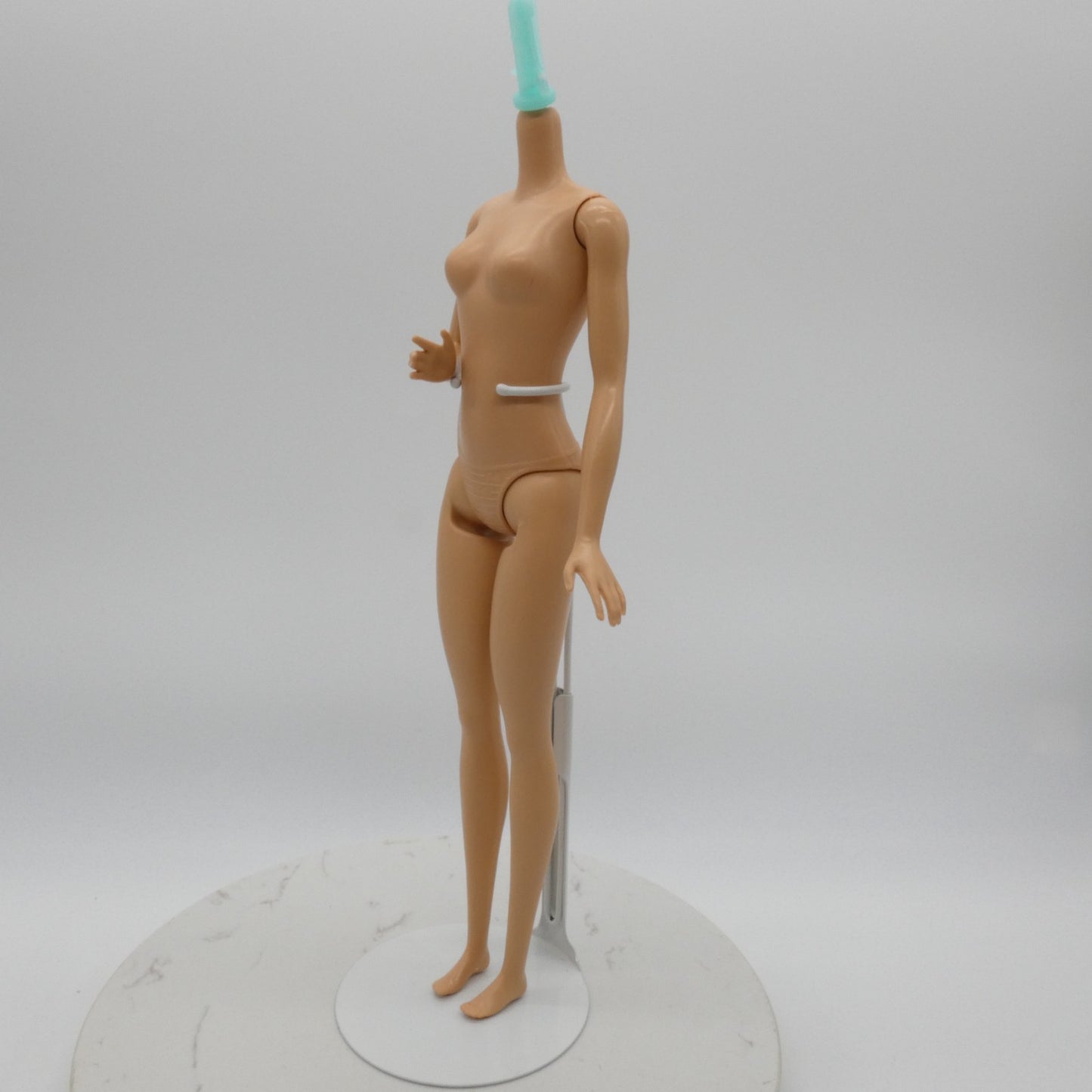 Barbie Doll Fashionistas Body Bent Right Arm Flat Feet Travel Malibu 2022 HJY18