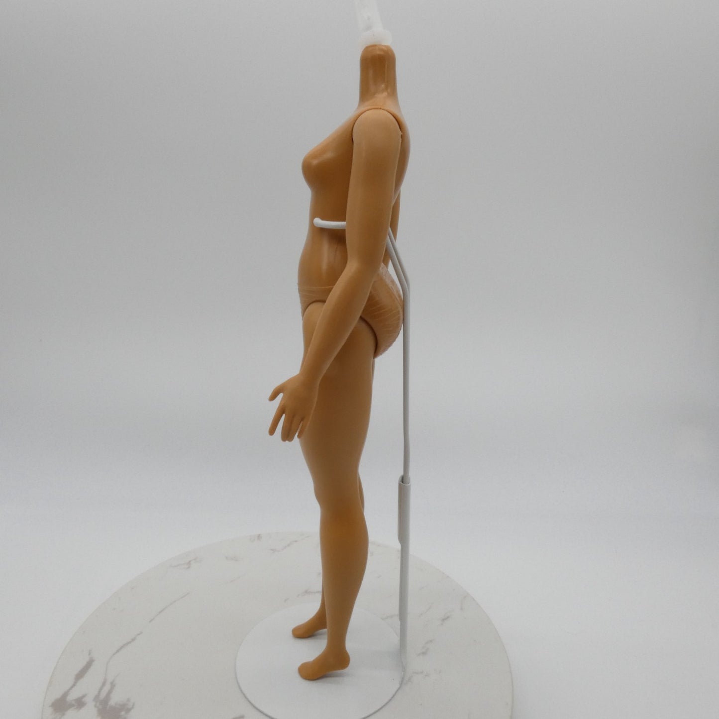 Barbie Fashionistas 095 Doll Curvy Body Brown Tan Skin Heel Feet 2018 FJF55