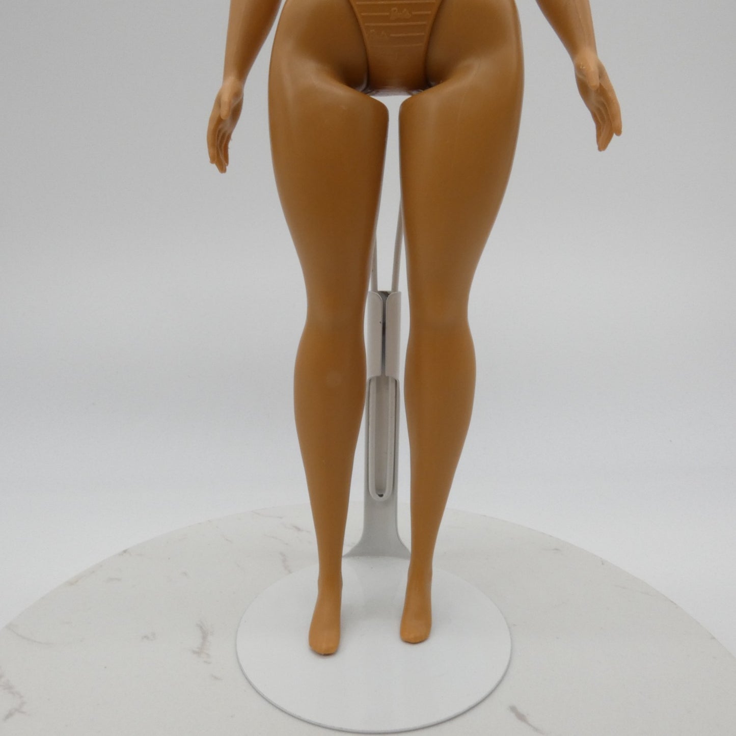 Barbie Fashionistas 095 Doll Curvy Body Brown Tan Skin Heel Feet 2018 FJF55