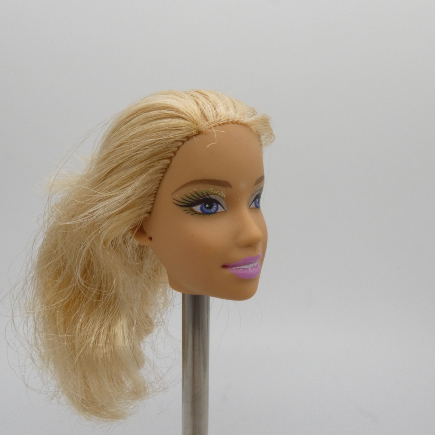 Barbie Beach Glam Doll Head Fashion Fever Glitter Eye Shadow 2007 Mattel K8383
