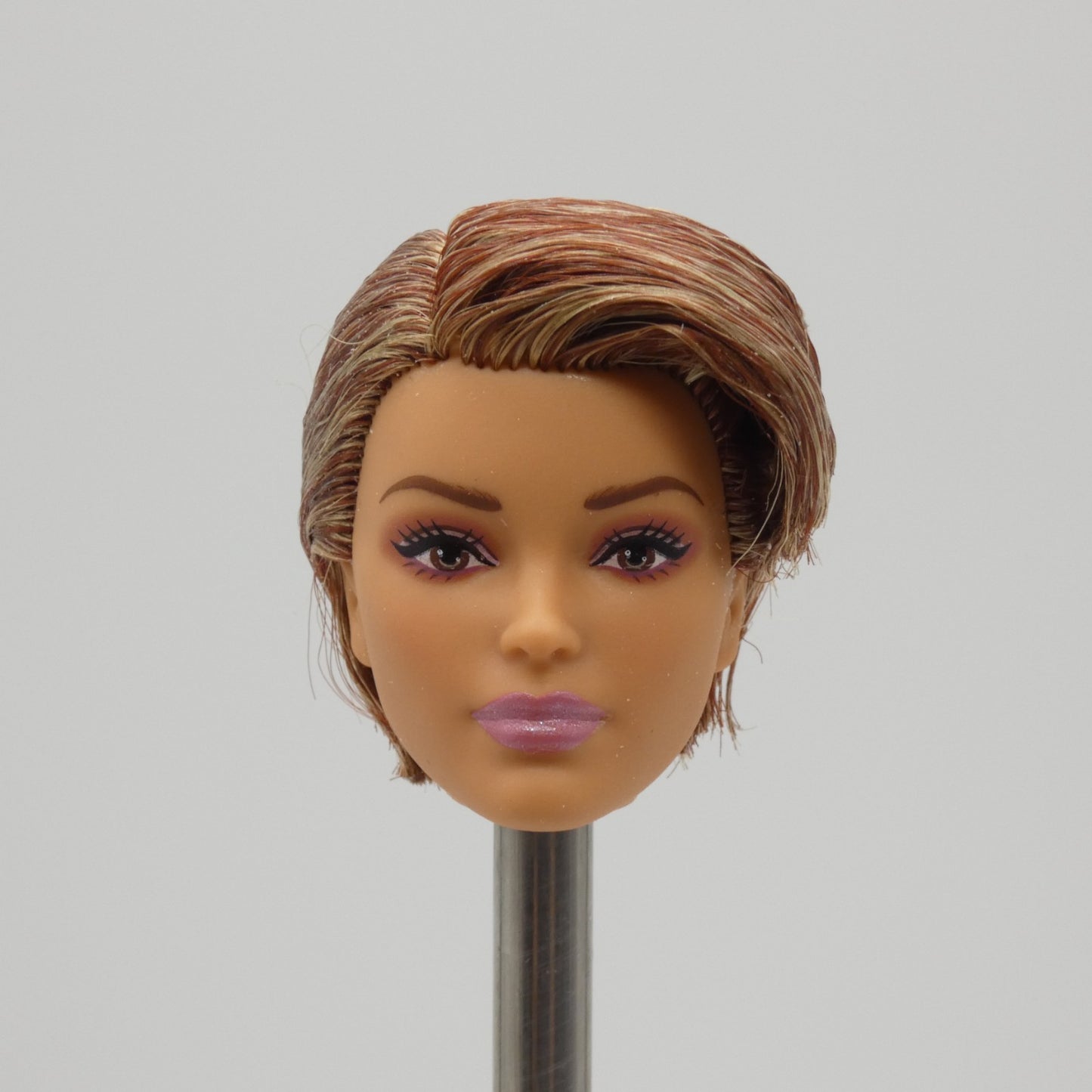 Barbie Victoria Face Doll Head Looks 22 Medium Light Skin Short Hair HRM14 2024