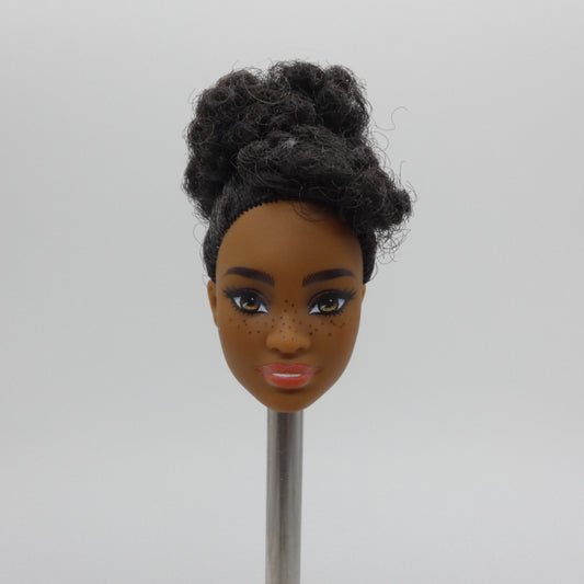 Barbie Fashionistas 185 Doll Head Mbili Face AA Dark Skin Freckles 2022 HBV17