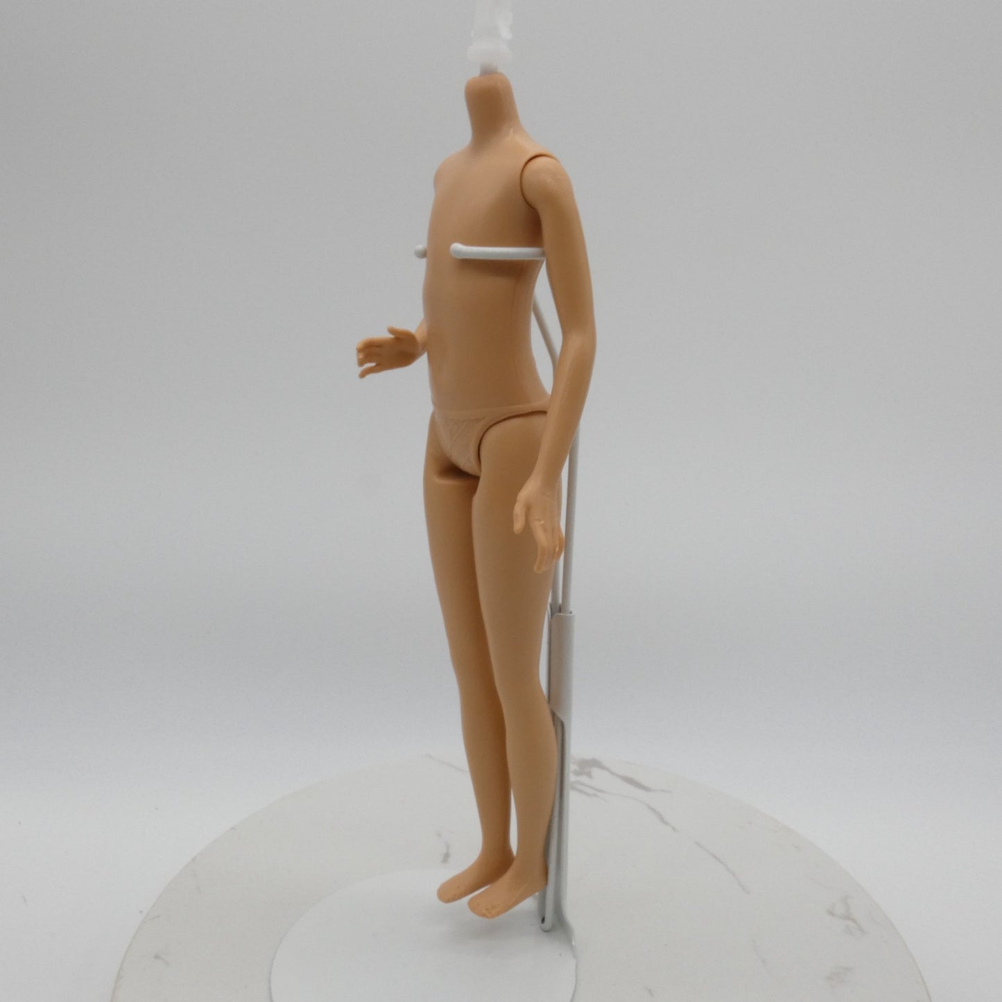 Barbie It Takes Two Stacie Doll Body Bent Right Arm 2022 Mattel HDF70