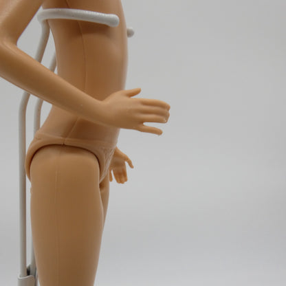 Barbie It Takes Two Stacie Doll Body Bent Right Arm 2022 Mattel HDF70