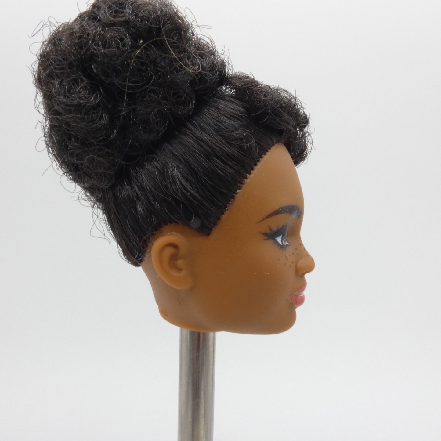 Barbie Fashionistas 185 Doll Head Mbili Face AA Dark Skin Freckles 2022 HBV17